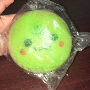 jumbo greean onesin bun!. 😂common squishy
